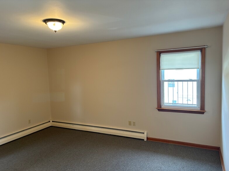 Building Photo - 1356 Roosevelt Ave