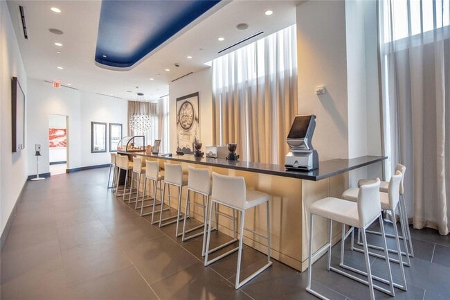 Building Photo - 851 NE 1st Ave