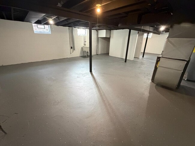 Building Photo - 3 Bedroom Renovated Ranch