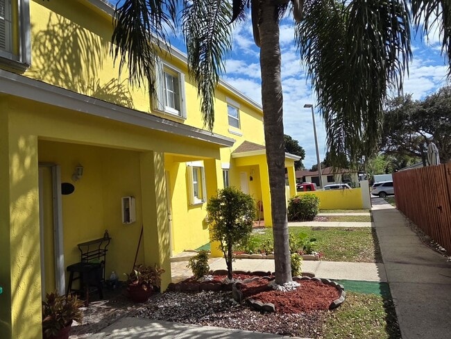 Building Photo - 19504 SW 103rd Ct