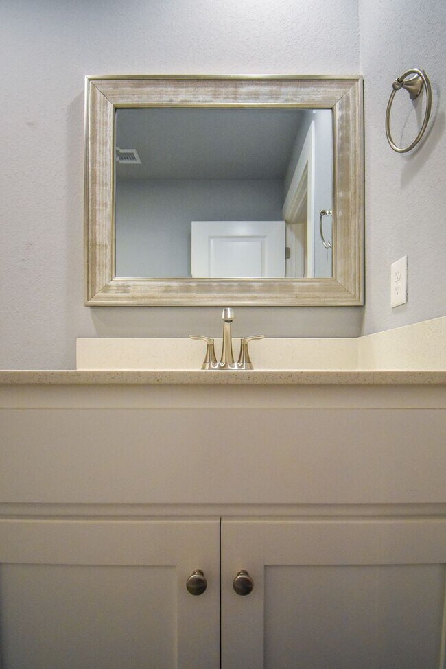 Building Photo - Luxurious 4 Bedroom, 3.5 Bathroom Home In Fayetteville, AR