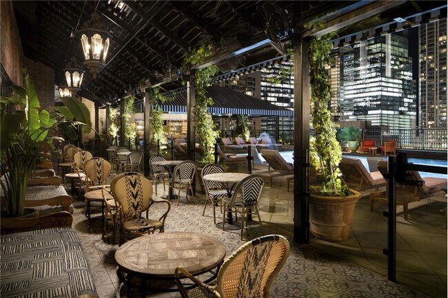 Building Photo - 402 Guadalupe St