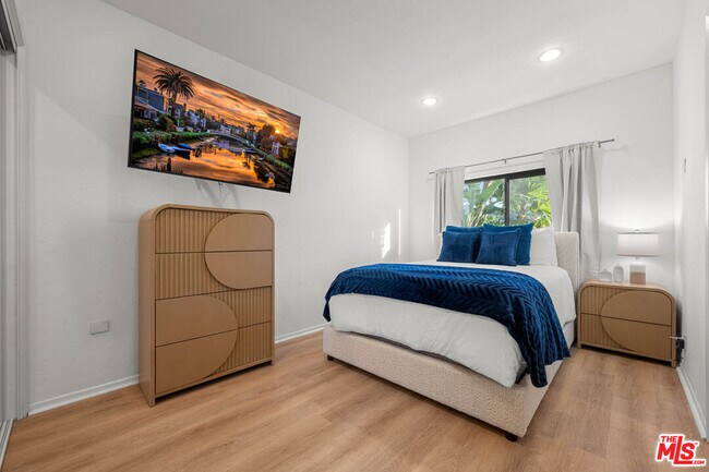 Building Photo - 3722 Alonzo Ave