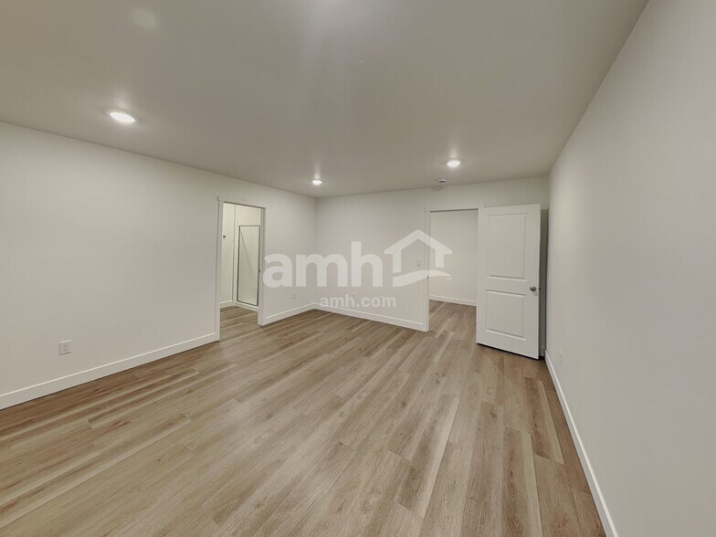 Building Photo - 8560 47th Pl NE