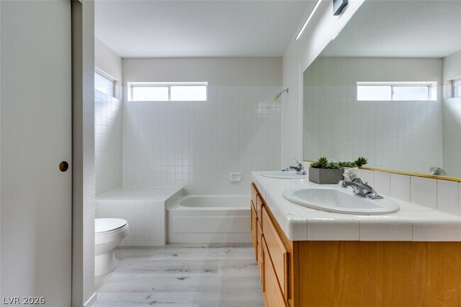 Building Photo - 582 Searchlight Dr