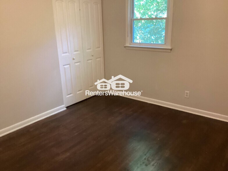 Building Photo - 1017 Oakton Dr SW