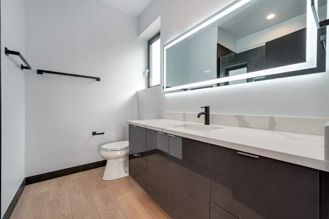 Building Photo - 4426 N Kenneth Ave