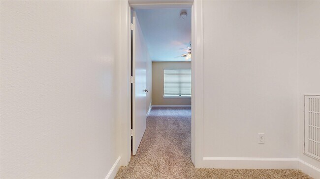 Building Photo - 8715 Meadowcroft Dr