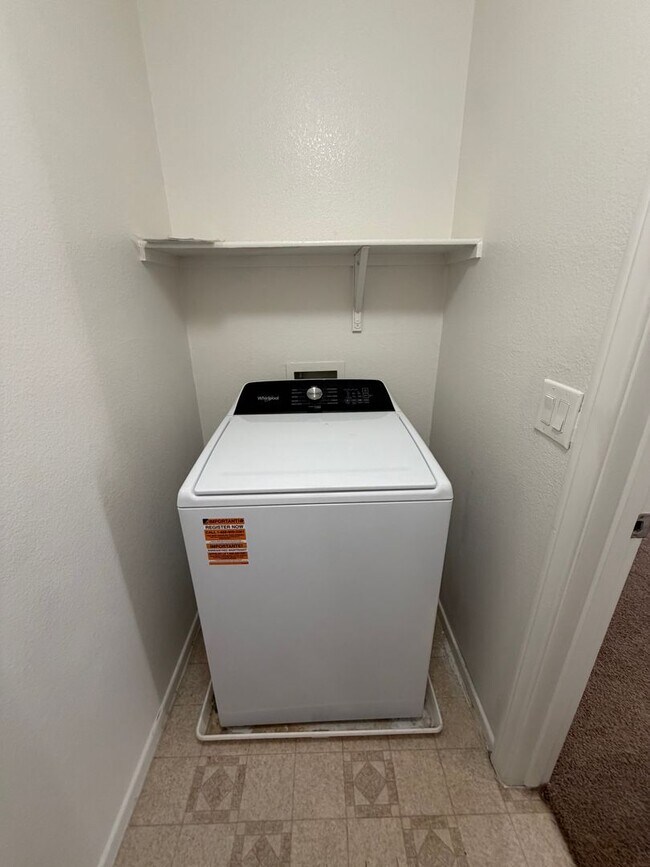 Building Photo - Discover a refreshed 4-bedroom, 2.5-bath home in Las Vegas 89149