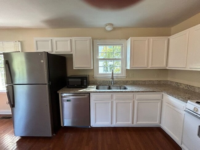 Building Photo - 61 Cooper St