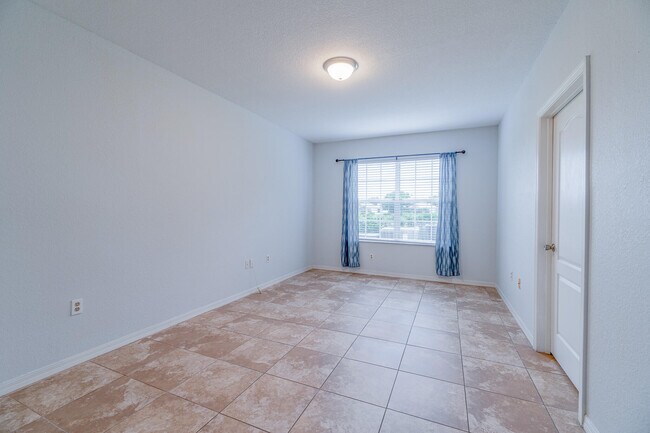 Building Photo - 114 SW Peacock Blvd