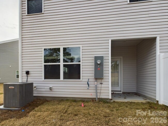 Building Photo - 8021 Murray Br Dr