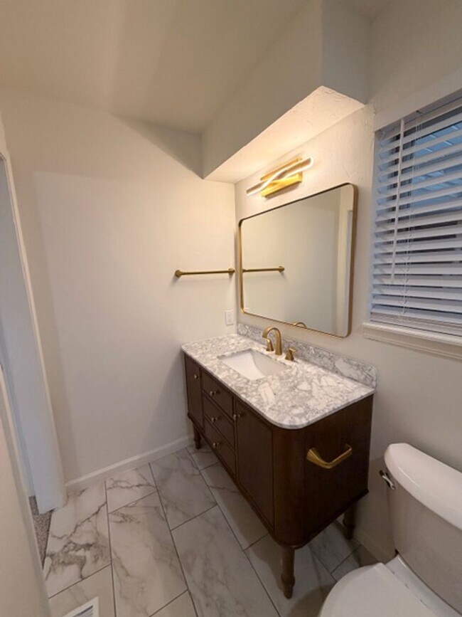 Building Photo - Rollingwood Neighborhood