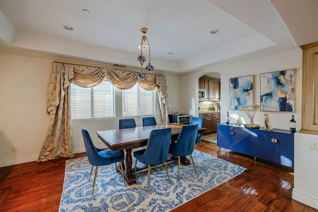 Building Photo - 2403 Alvord Ln