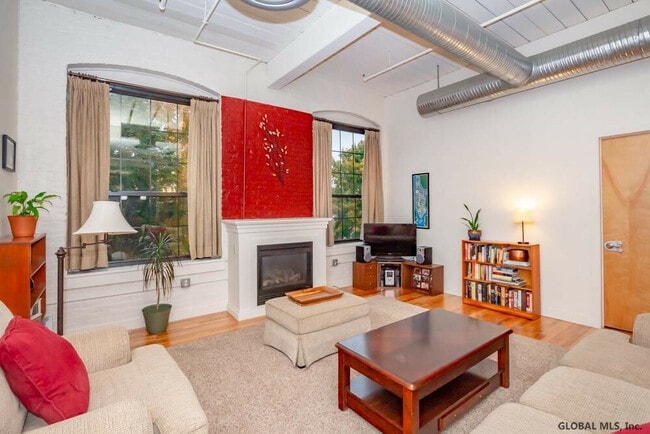 Building Photo - 387 3rd Ave