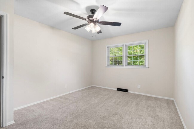 Building Photo - 4267 S Ridgecrest Dr
