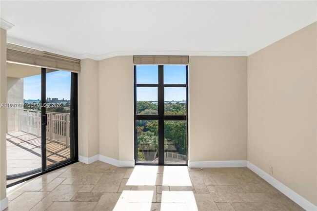 Building Photo - 1000 Quayside Terrace