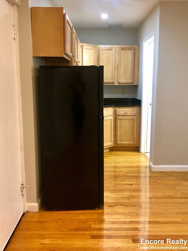 Building Photo - 220 Hanover St