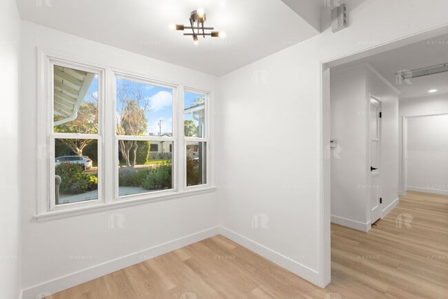 Building Photo - Newly REMODELED large 4 bed / 4 bath home w/ family room, private bonus room / home office, and "...