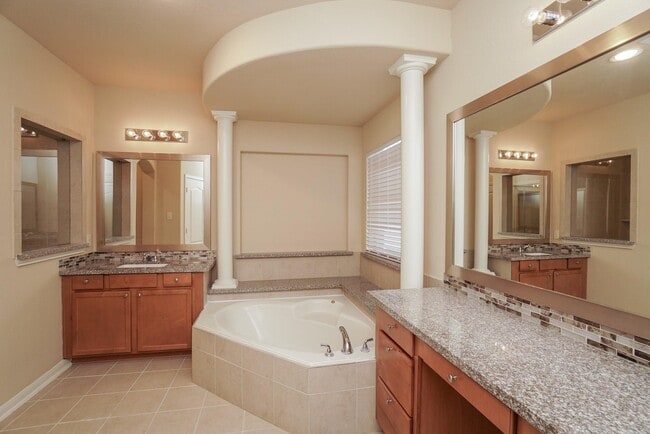 Building Photo - 215 Promenade Estates Ln