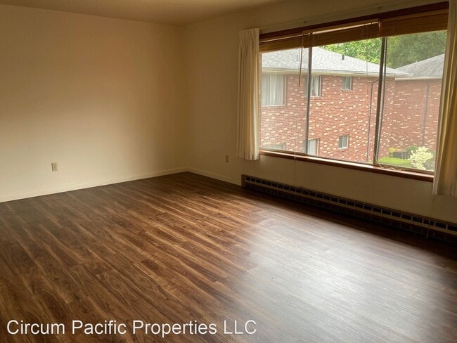 Building Photo - 2 br, 1 bath Apartment - 1925 NE 19th Ave.