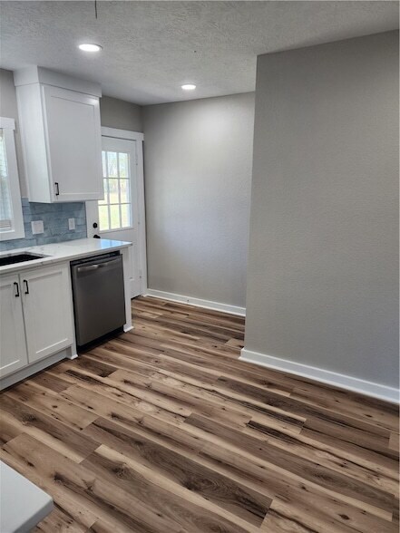 Building Photo - 12877 E State Hwy 21