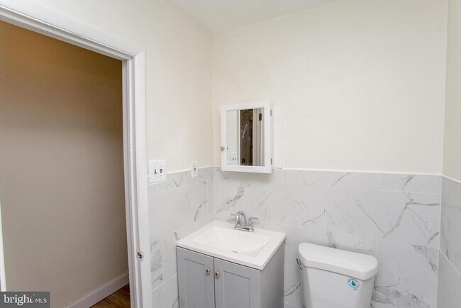 Building Photo - 857 Street Rd