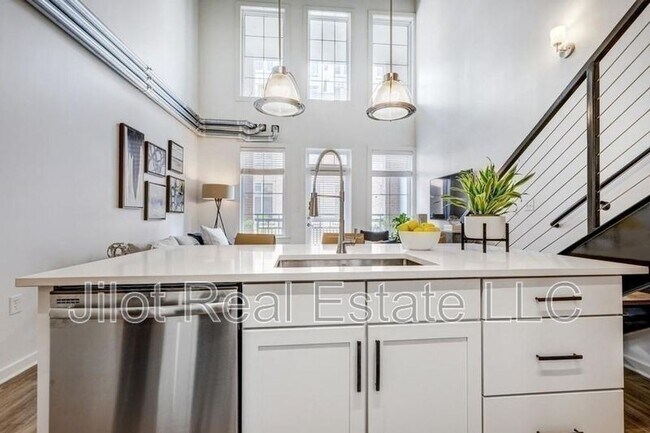 Building Photo - 260 18th St NW