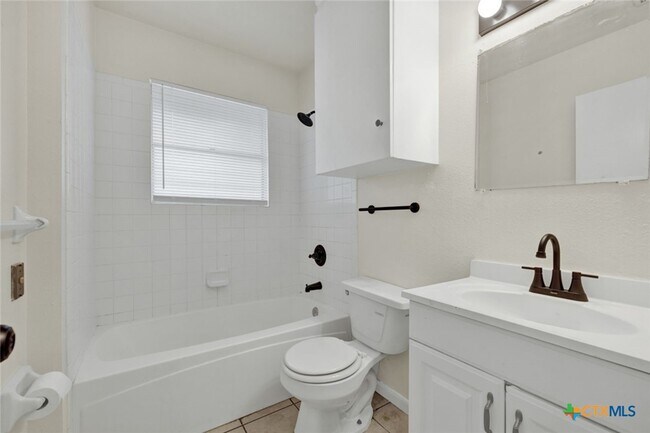 Building Photo - 334 Craddock Ave