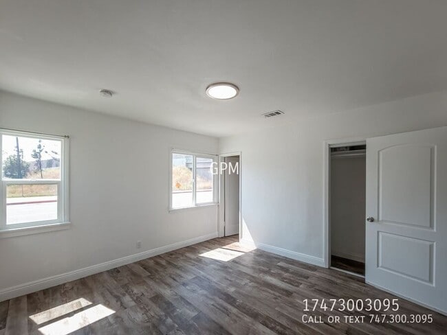 Building Photo - 723 W Doran St