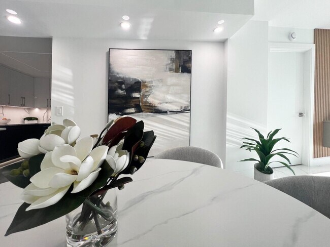 Building Photo - 3546 S Ocean Blvd