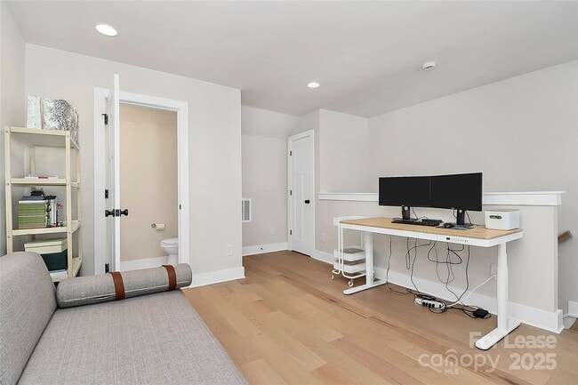 Building Photo - 338 E Cama St