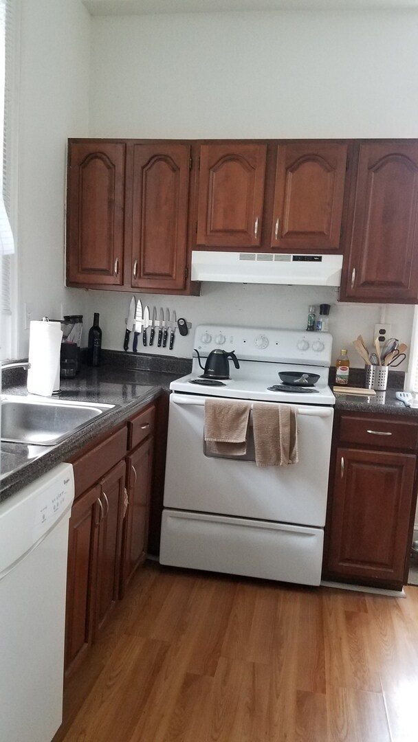 Interior Photo - 504 Cathedral Street