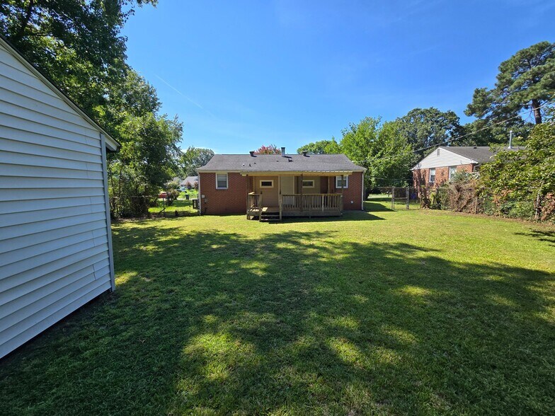 Building Photo - 2312 Reed Rd