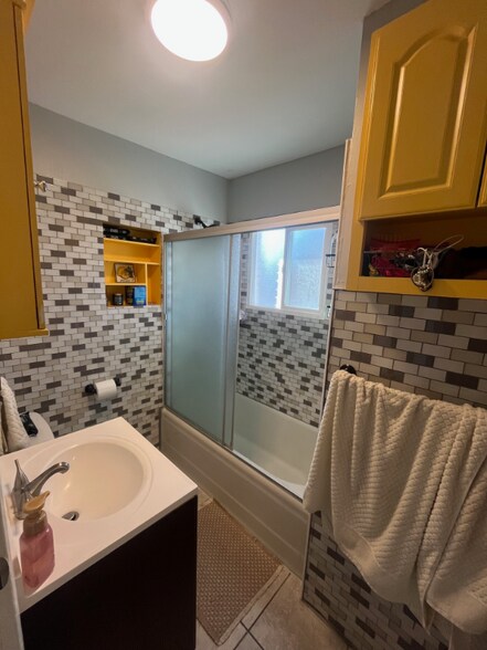 Building Photo - 165 N 400 E