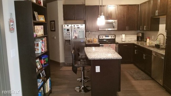 Building Photo - 2 br, 2 bath Apartment - 725 MELPARK DR