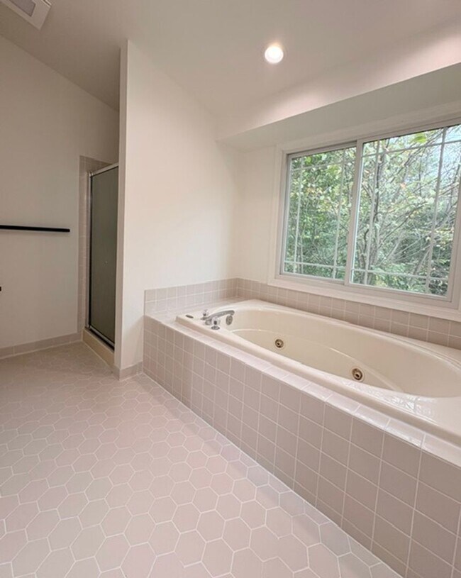 Building Photo - 18514 Gingerbread Ln