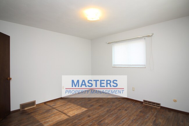 Building Photo - 135 Edgewood Dr