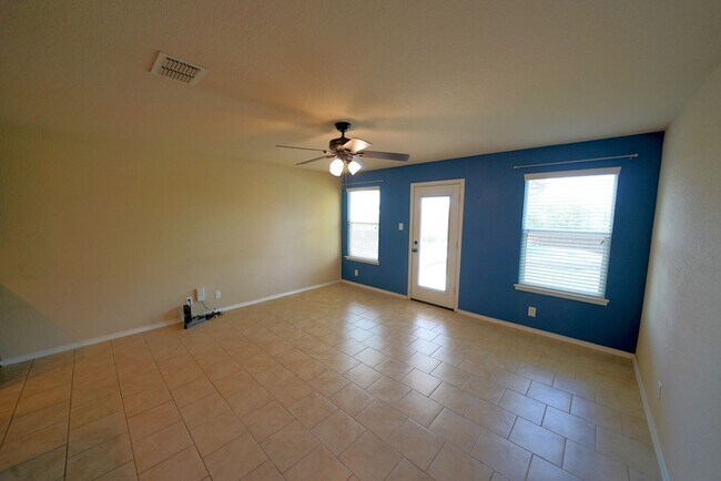 Building Photo - Gorgeous Selma Living with a Inground Pool! Realtor Commission: $625