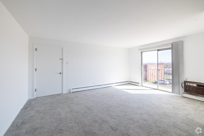 2BR, 1BA - 675SF - Living Area - Corliss Apartments