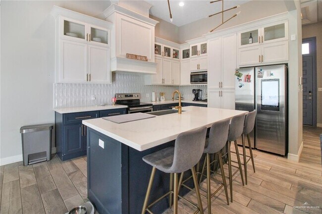 Building Photo - 24 Water Lily Ave