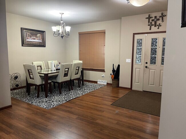 Building Photo - 113 Alton Dr