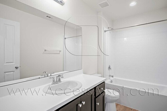 Building Photo - 41278 Winterberry St