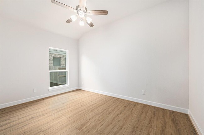 Building Photo - 3515 Lauriston Dr