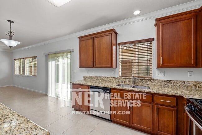 Building Photo - 1707 Grey Bunny Dr