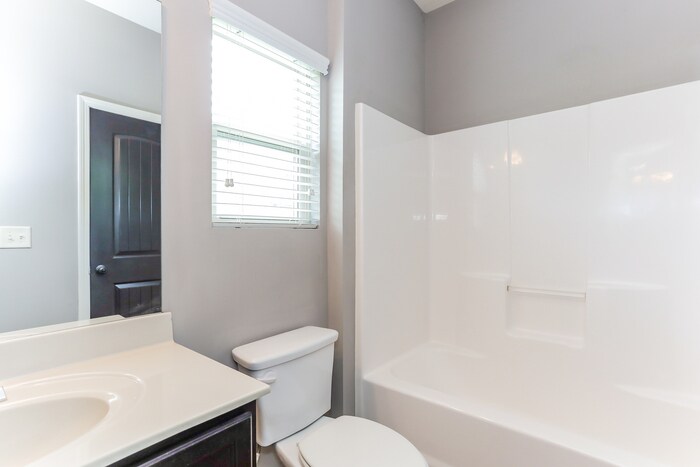 Building Photo - 1048 Regency Dr NW