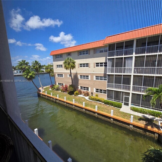 Building Photo - 2097 S Ocean Dr