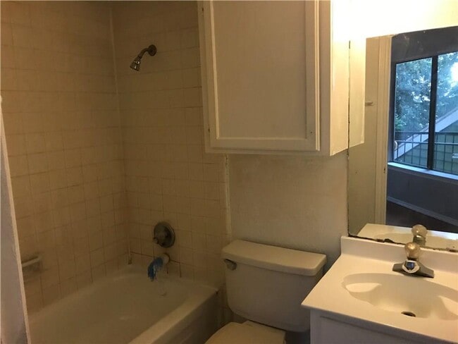 Building Photo - Excellent condo in Walnut with open floor ...