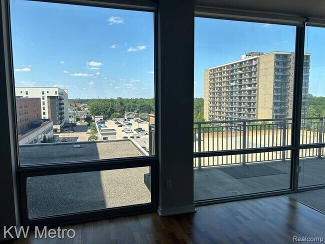 Building Photo - 350 N Main St