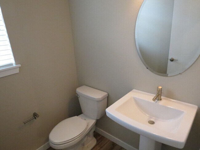 Building Photo - 4Bed/3.5Bath Newer Construction Home in Seattle Otani Gardens Development!